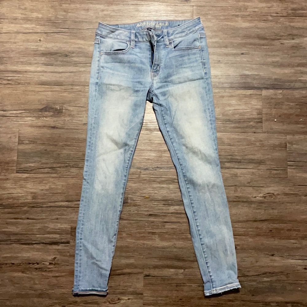 American Eagle skinny jeans size 8 - “super stretch”